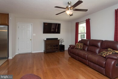 40292 Dockser Dr, Mechanicsville, MD 20659 - photo 4