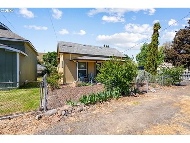 365 S Gilmore St, Heppner, OR 97836 - photo 3