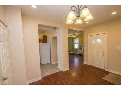 Foyer / dining area (or whatever you want to make 