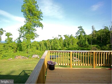 16390 Mountain Orchard Ln, Round Hill, VA 20141 - photo 2