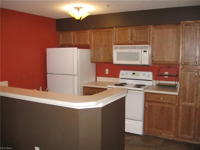 Kitchen & breakfast bar.