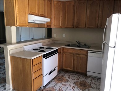 2252 E Desert Inn Rd, Las Vegas, NV 89169 - photo 5