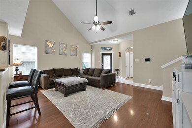 1079 Lasso Ct, Alvin, TX 77511 - photo 5