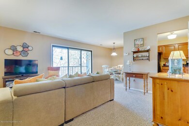302 Gloucester Ct Matawan NJ-large-007-1