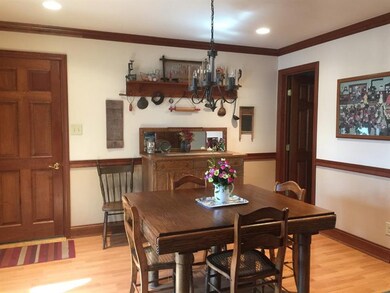 Eat-in Kitchen