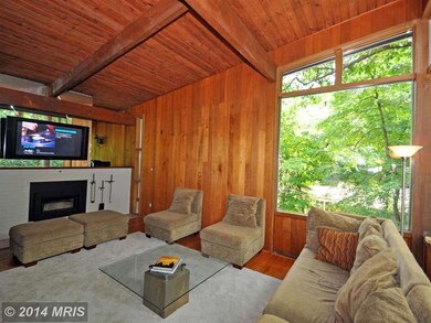 6409 Crosswoods Dr, Falls Church, VA 22044 - photo 5