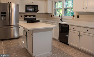 13500 Round Tree Ct, Silver Spring, MD 20906 - photo 4