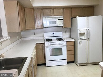 9220B Cardinal Forest Ln unit B, Lorton, VA 22079 - photo 3