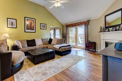 576 S Peachum Pl-9