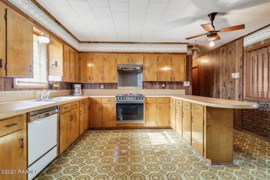 843 S Broadway-7