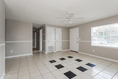 P6777989-02-Living Area-905824