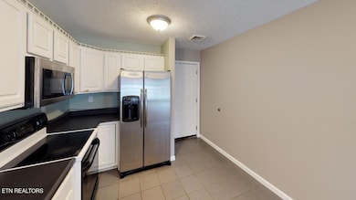 Ren1.410-Kitchen1