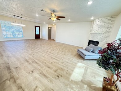 15714 Torry Pines Rd, Houston, TX 77062 - photo 5