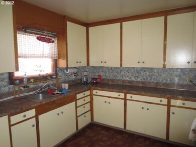 817 W 11th St, the Dalles, OR 97058 - photo 5