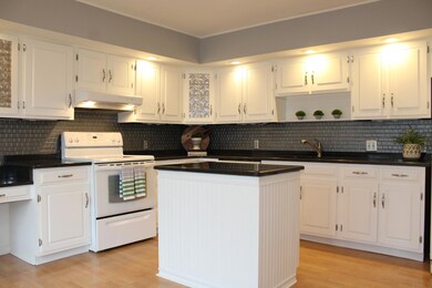 5200 Kenwood Dr, Newburgh, IN 47630 - photo 6