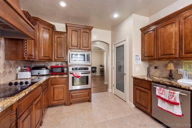 Open kitchen all appliances included