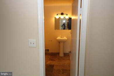 9452 Jenerio Ct, Lorton, VA 22079 - photo 4