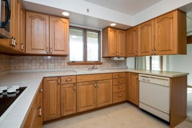 06_3953TamarackTerrace_5_Kitchen_LowRes
