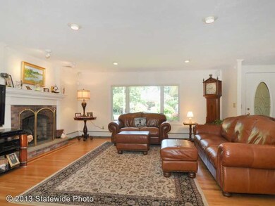 926 Middlebridge Rd, Wakefield, RI 02879 - photo 2