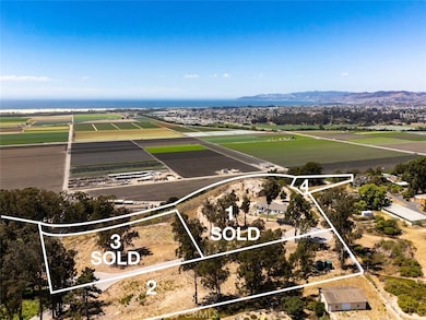 Castle Bluff estates facing west