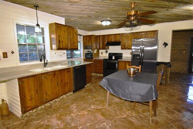 49 Nueces St, Bay City, TX 77414 - photo 3