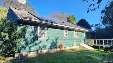 725 Peconic Ln, Peconic, NY 11958 - photo 4