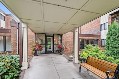 4 Pine Tree Dr unit 223, Arden Hills, MN 55112 - photo 3