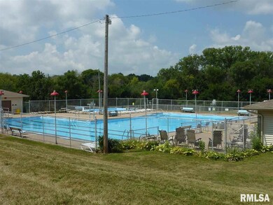 4125 Lillie Ave, Davenport, IA 52806 - photo 2