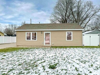 2116 W 69th St, Davenport, IA 52806 - photo 2