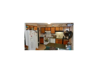 Kitchen. Note pan rack that stays as do all the ap