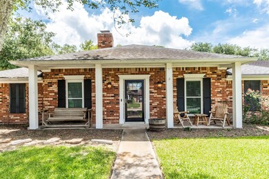 2327 Harwell Cir, Alvin, TX 77511 - photo 2