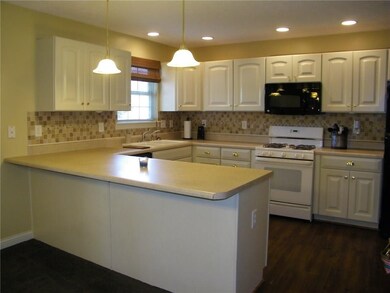 6126 E Meadow Ridge Rd, Columbus, IN 47203 - photo 5