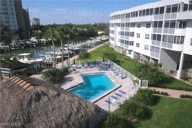 12945 Vanderbilt Dr unit 402, Naples, FL 34110 - photo 5