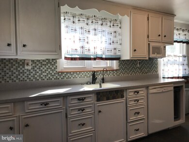 498 Manatawny St, Pottstown, PA 19464 - photo 3