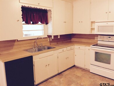 2823 Bateman Ave, Tyler, TX 75701 - photo 5