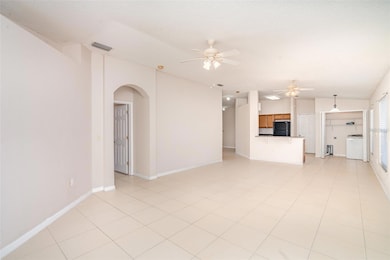 7861 Carriage Pointe Dr, Gibsonton, FL 33534 - photo 5