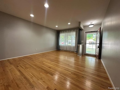 3217 Barton Dr, Sterling Heights, MI 48310 - photo 3