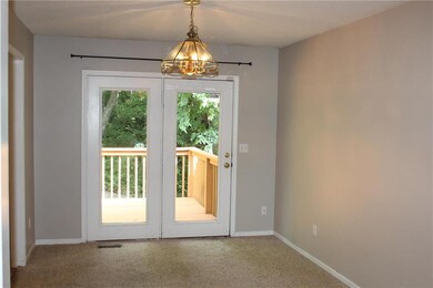 608 Willow Ct, Lansing, KS 66043 - photo 2