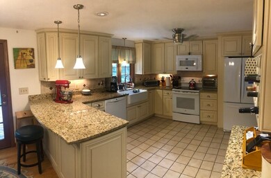 27 Quaboag St, Worcester, MA 01602 - photo 4