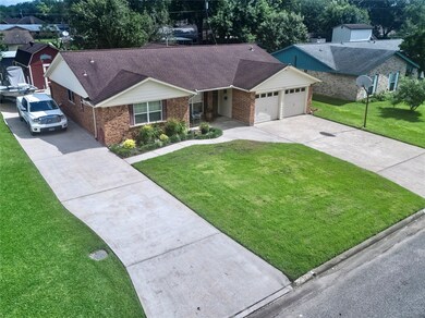 1814 Alta Vista Dr, Alvin, TX 77511 - photo 4