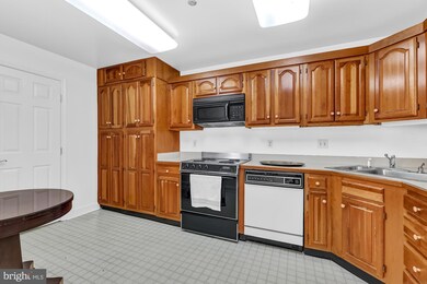 207 Brightwood Club Dr, Lutherville Timonium, MD 21093 - photo 7