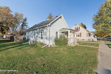 02-1520 Fenwick St-WindowStill-Photograp