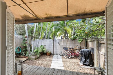 651 Deck & Courtyard