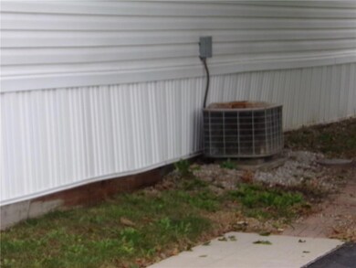 16 E Camelot Dr unit 16, Wapakoneta, OH 45895 - photo 4