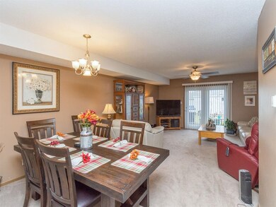 1200 Daleview Dr unit 2, Marion, IA 52302 - photo 3