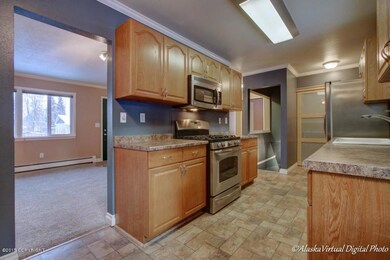 Kitchen W/SS Appliances & Built In Micro