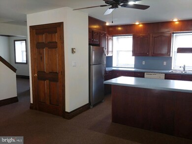 17 S 4th St unit 2, Hamburg, PA 19526 - photo 3