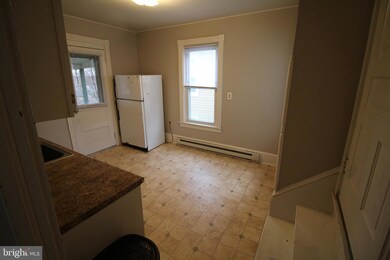 364 APT. B E Jackson St, New Holland, PA 17557 - photo 3