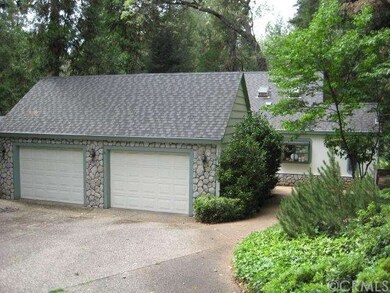 Detached 2 car garage