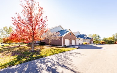 4893 S Forest Ridge Dr unit 23, New Berlin, WI 53151 - photo 3